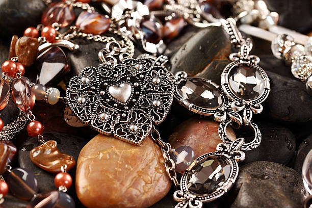 What Is Vintage-Inspired Jewelry? A Modern Take on Timeless Beauty