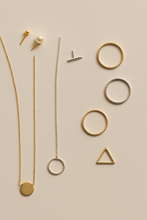 How Do I Select Jewelry That Suits a Minimalist Style?
